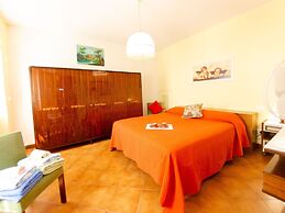 Gorgeous Cottage in Pescaglia With Swimming Pool