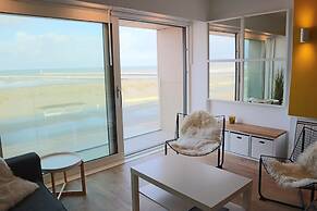Apartment in Nieuwpoort With sea View