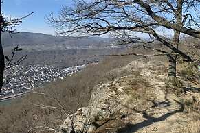 Holiday Apartment by the Pond