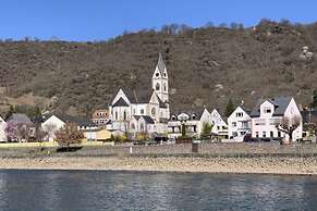 Holiday Apartment by the Pond