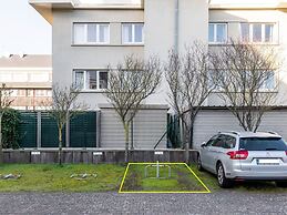 Monet 101, Quietly Located