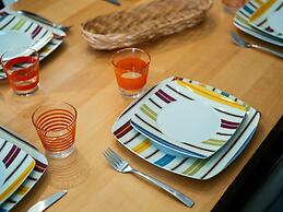 Monet 101, Quietly Located