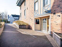 Monet 101, Quietly Located