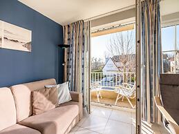 Monet 101, Quietly Located