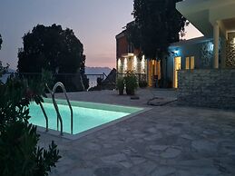 Holiday Home Mico With Swimming Pool