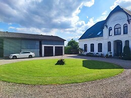 in the Countryside Modern Retreat