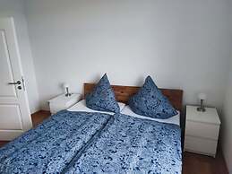 in the Countryside Modern Retreat