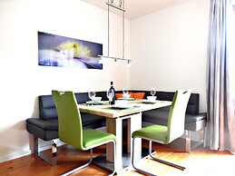 Apartment With Sauna and Lakeview