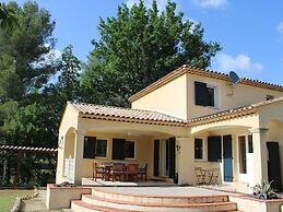 Comfortable Holiday Home With Pool