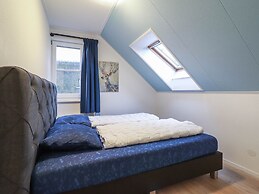 Spacious Villa in a Holiday Park in Makkum