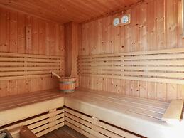 Spacious Villa in a Holiday Park in Makkum