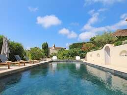 Majestic Holiday Home in Grimaud With Private Pool