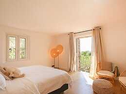 Majestic Holiday Home in Grimaud With Private Pool