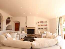 Majestic Holiday Home in Grimaud With Private Pool