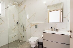 YAMAS Urban Living Pool Penthouse Marvel