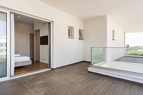 YAMAS Urban Living Pool Penthouse Marvel
