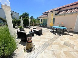 Comfortable Home With Private Pool