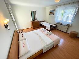 Comfortable Home With Private Pool