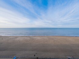 Bright Apartment Near the Center