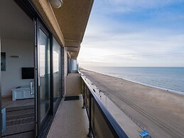 Bright Apartment Near the Center