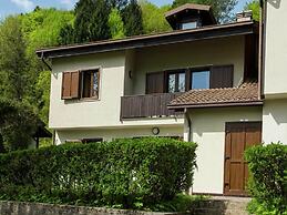 Belvilla by OYO Lake-view Holiday Home With Garden
