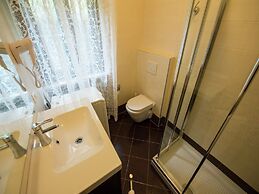 Belvilla by OYO Lake-view Holiday Home With Garden