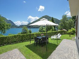 Belvilla by OYO Lake-view Holiday Home With Garden