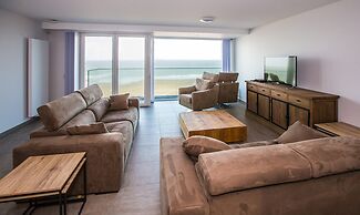 Apartment With Hinterland Views