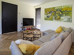 Modern Villa With Spacious Garden