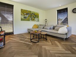 Modern Villa With Spacious Garden