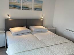 Beautiful Chalet With Office, in Zeeland