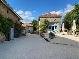 Atmospheric Gite With Large Terrace