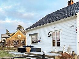 4 Star Holiday Home in Helgeroa