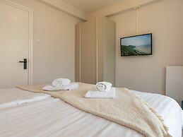 Lovely Seaside Apartment for Three