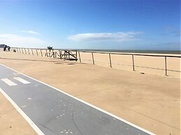 Belvilla by OYO Beachfront Apartment