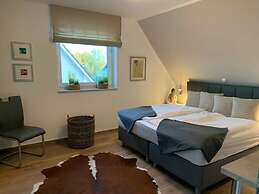 Haus Seeblick Modern Retreat