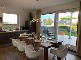 Haus Seeblick Modern Retreat