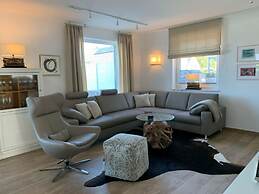 Haus Seeblick Modern Retreat