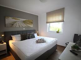 Haus Seeblick Modern Retreat