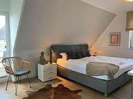 Haus Seeblick Modern Retreat