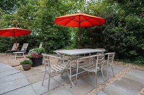 Fairytale Holiday Home With a Lovely Playing Field