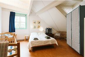 Fairytale Holiday Home With a Lovely Playing Field