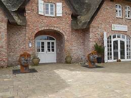 14 Bohler Brise Modern Retreat