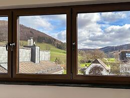 Modern Split-level House Near Hennesee