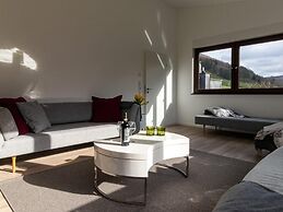 Modern Split-level House Near Hennesee