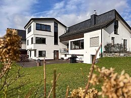 Modern Split-level House Near Hennesee