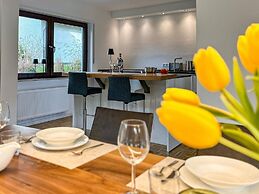 Modern Split-level House Near Hennesee