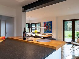 Modern Split-level House Near Hennesee