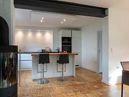 Modern Split-level House Near Hennesee