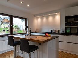 Modern Split-level House Near Hennesee